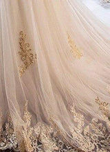 Load image into Gallery viewer, Women&#39;s Luxury Lace Train Design Bridal Wedding Gown