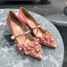 Load image into Gallery viewer, Women&#39;s Satin Flower Design Mary Jane Pumps