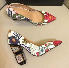 Load image into Gallery viewer, Women&#39;s Floral Print Design Classic Style Pumps