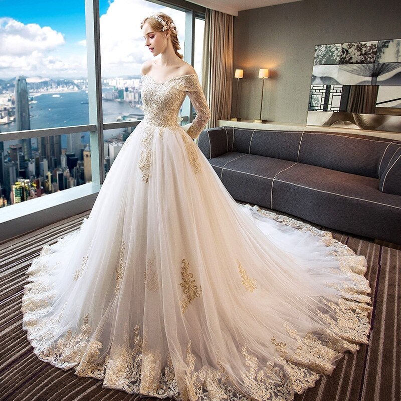 Women's Luxury Lace Train Design Bridal Wedding Gown