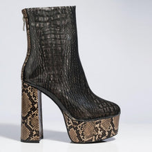 Load image into Gallery viewer, Women&#39;s Stylish Snake Print Design Platform Boots