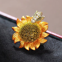 Load image into Gallery viewer, Women’s Fabulous Rhinestone Fashion Brooches