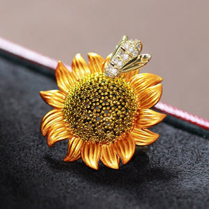 Women’s Fabulous Rhinestone Fashion Brooches