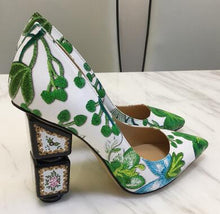 Load image into Gallery viewer, Women&#39;s Floral Print Design Classic Style Pumps