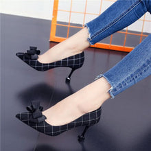 Load image into Gallery viewer, Women&#39;s Plaid Print Design Ribbon Bow Pumps