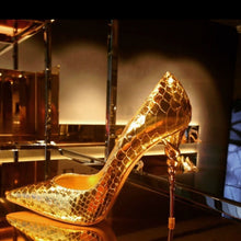 Load image into Gallery viewer, Women&#39;s Metallic Snake Print Design Pumps w/ Twist Rope Heels